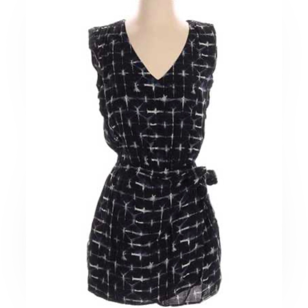 Evereve Black and White Patterned Top